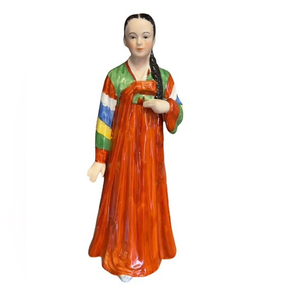 Accents Vintage Seoul Figurine Young Korean Woman Figurine 9 Tall